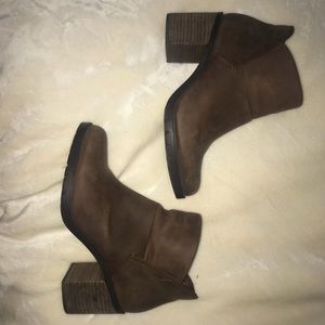 Brown Clark’s boots